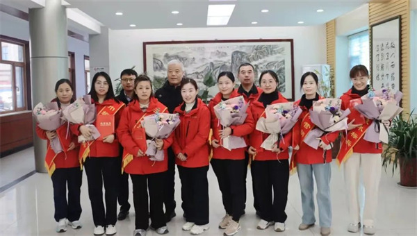 巾幗展風采---AG廳創園召開三八婦女節表彰大會！