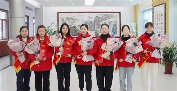 巾幗展風采---AG廳創園召開三八婦女節表彰大會！